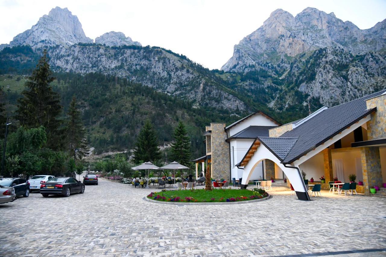 Breezy Hotel วัลโบเนอ ภายนอก รูปภาพ