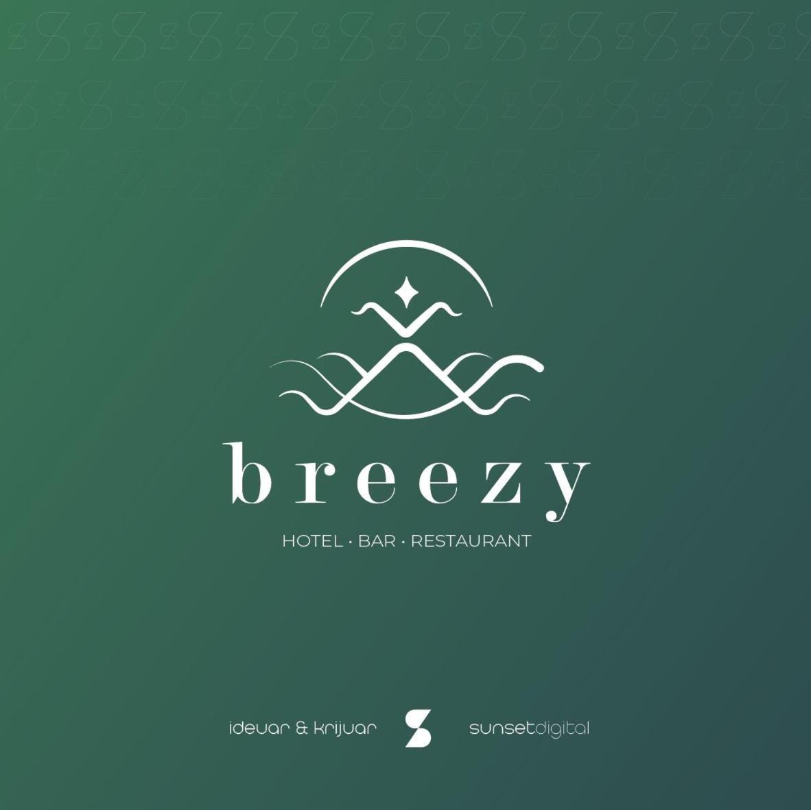 Breezy Hotel วัลโบเนอ ภายนอก รูปภาพ