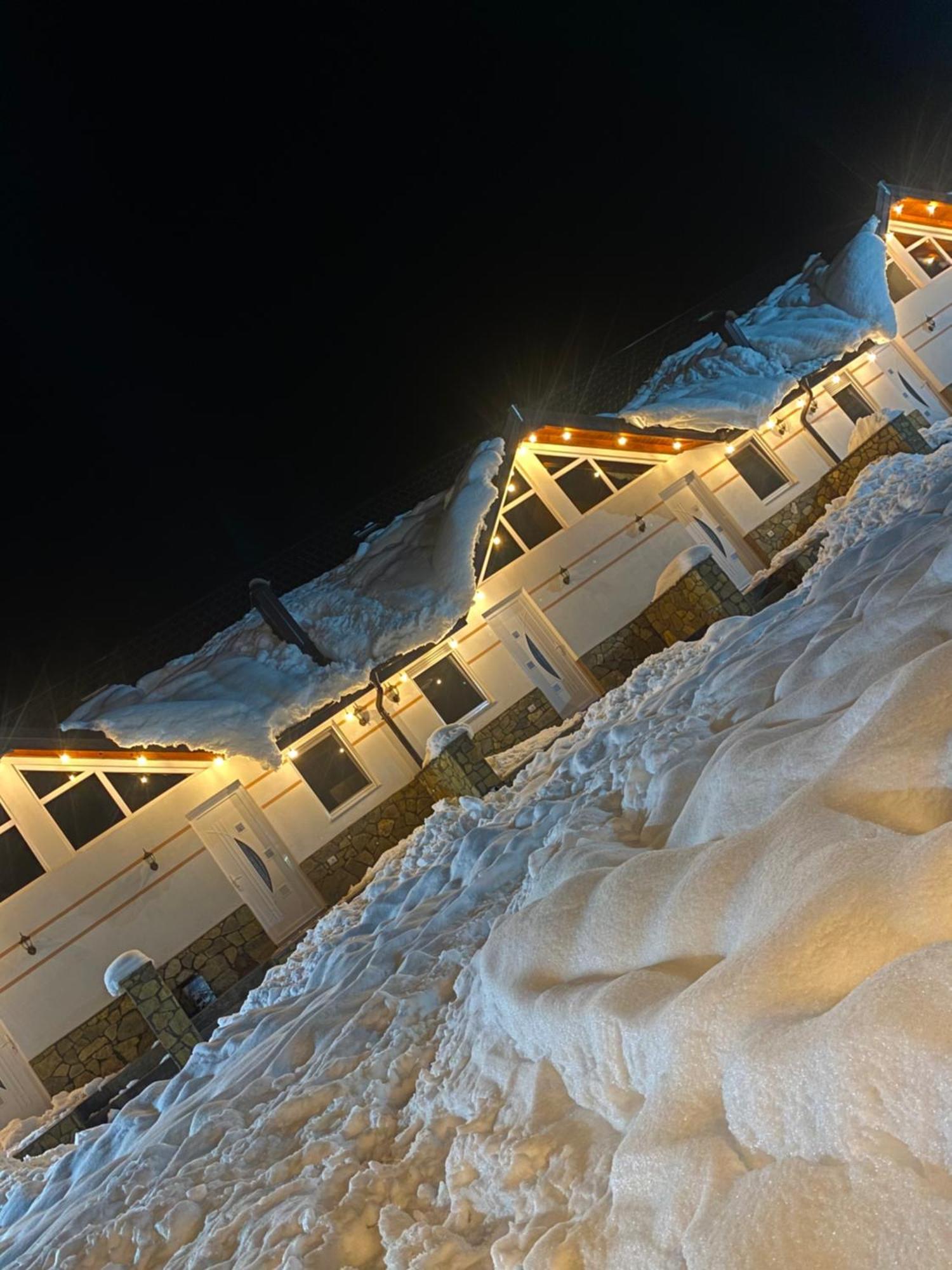 Breezy Hotel วัลโบเนอ ภายนอก รูปภาพ