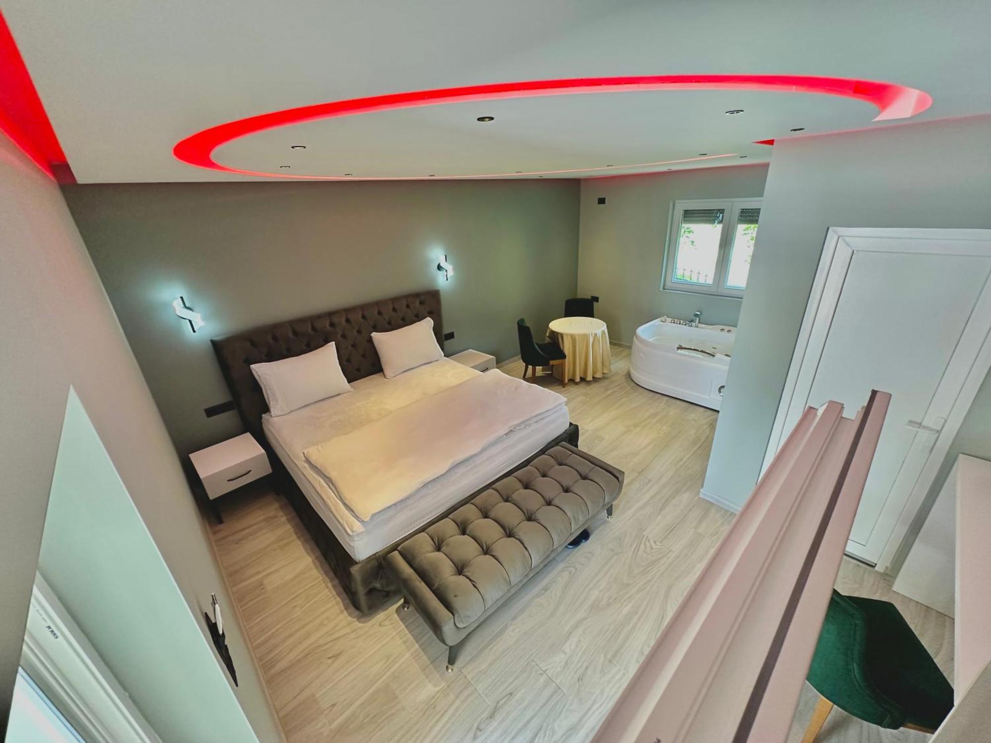 Breezy Hotel วัลโบเนอ ห้อง รูปภาพ